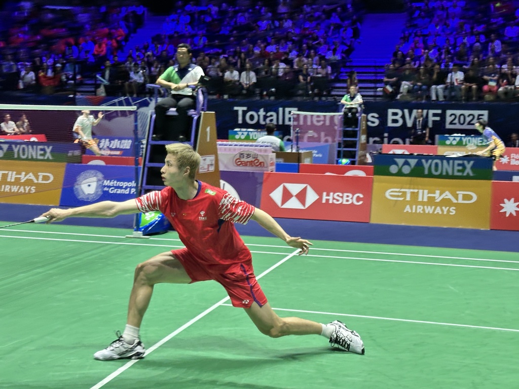 足球赛场上 足球赛场上