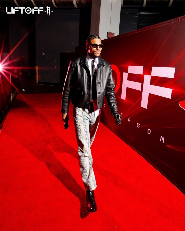 安东尼已飞抵贝蒂斯准备体检！免费出租细节曝光，曼联节省150万